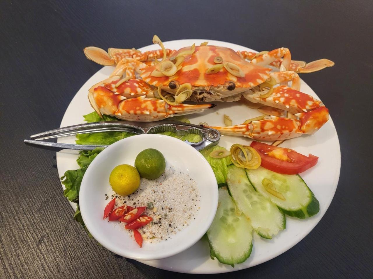 Star Hotel Cat Ba Island Екстер'єр фото